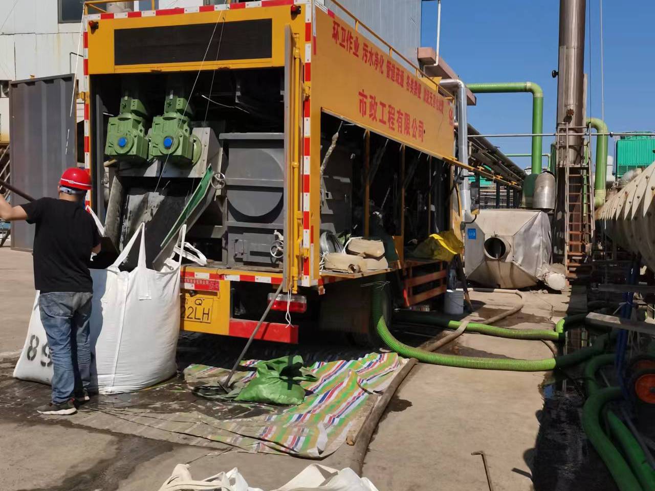 铜鼓淤泥压干处理